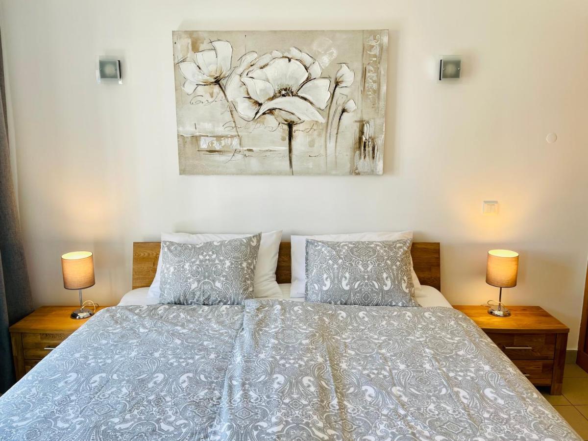 Angies Marina Apartment, Includes 2 Free Passes For The Marina Pool Lagos Ngoại thất bức ảnh