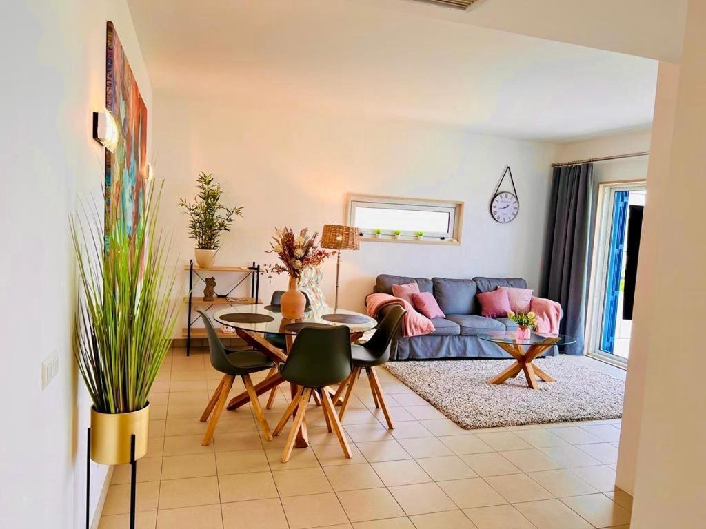Angies Marina Apartment, Includes 2 Free Passes For The Marina Pool Lagos Ngoại thất bức ảnh